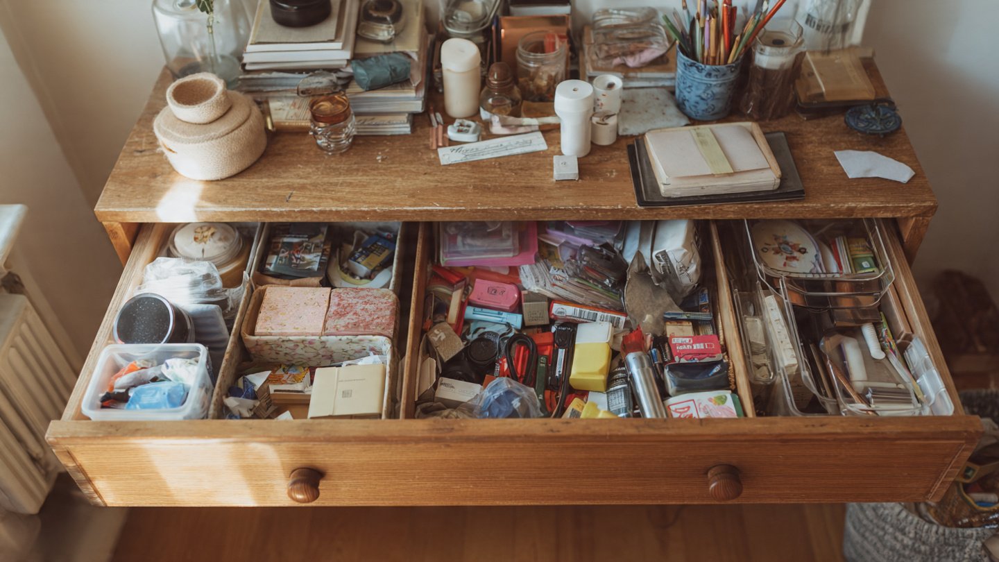 Sorting Habits That Eliminate Clutter and Boost Productivity